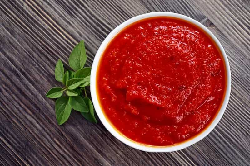 تصویر 1 از رب گوجه فرنگی قرمز با شدت رنگ بالا و مناسب ایجاد جلوه غنی در غذا